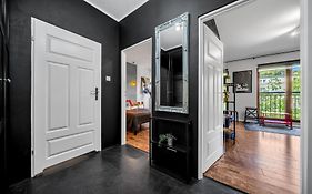 Warsaw Leszno Apartment with Parking - by Rentujemy